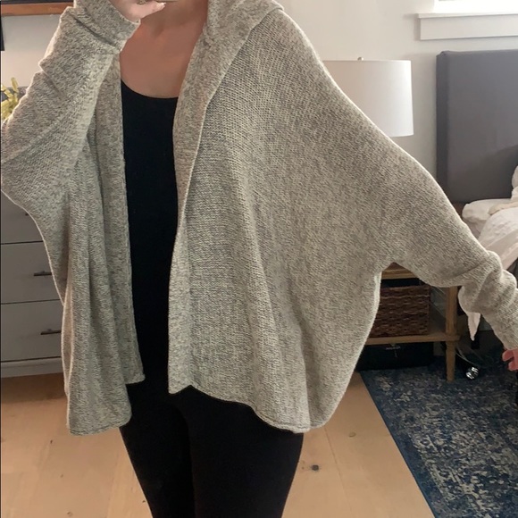 Comfy Shrug Cardigan from UO in Medium by BDG - Picture 4 of 5
